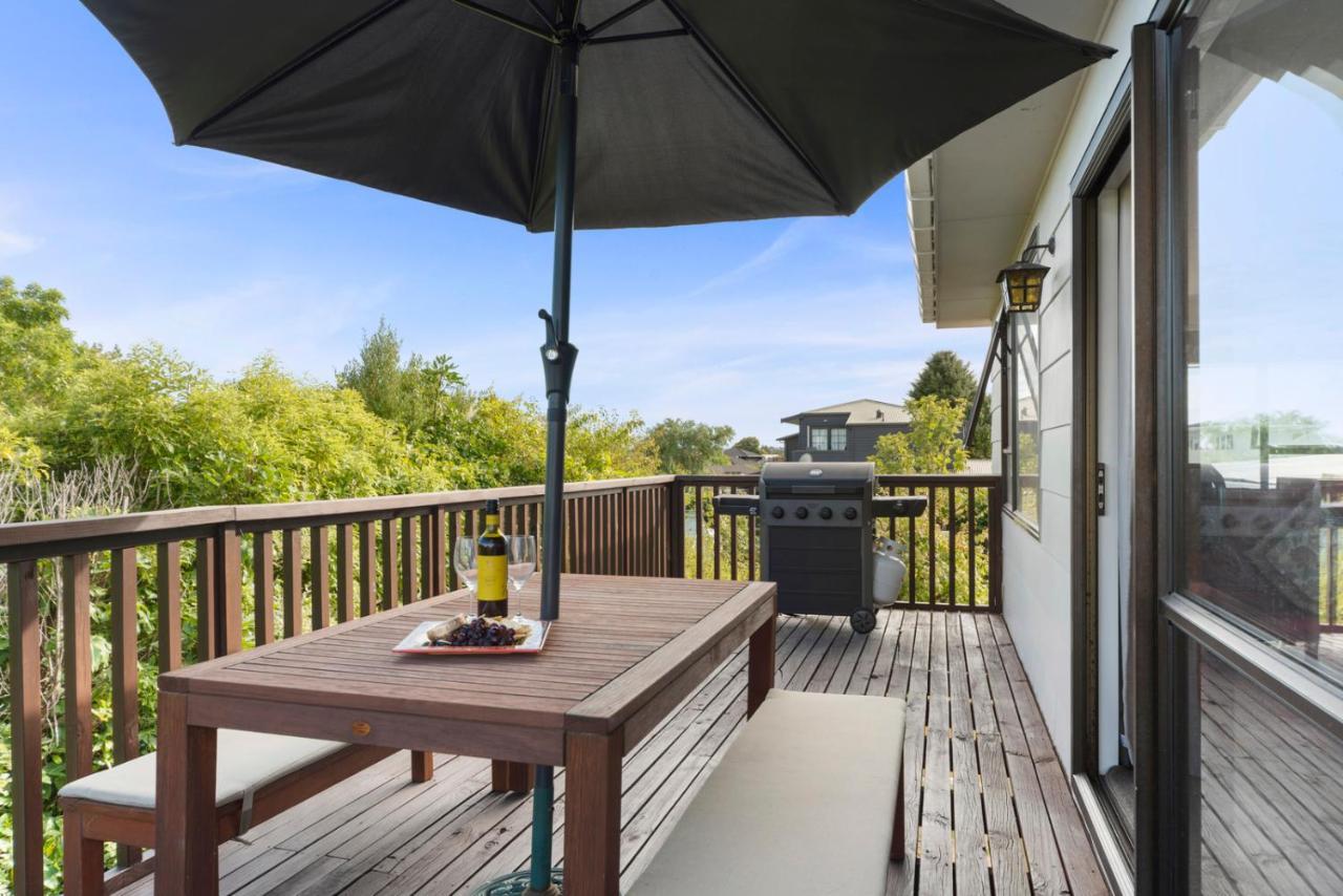 Rainbow Lake House - Lake Taupo Holiday Home Exterior photo